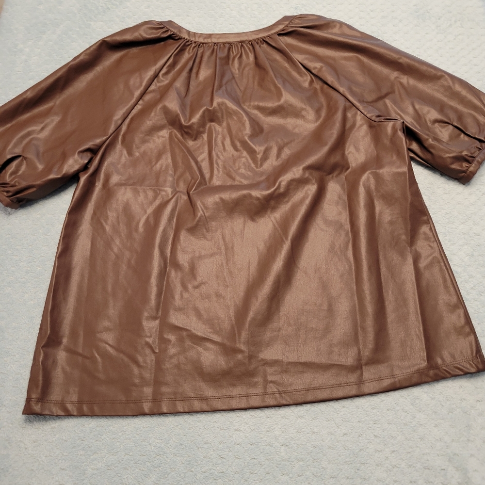 NEW CABLE & GAUGE  WOMENS SHORT SLEEVE FAUX LEATHER BROWN TOP-NWT - Picture 7 of 13